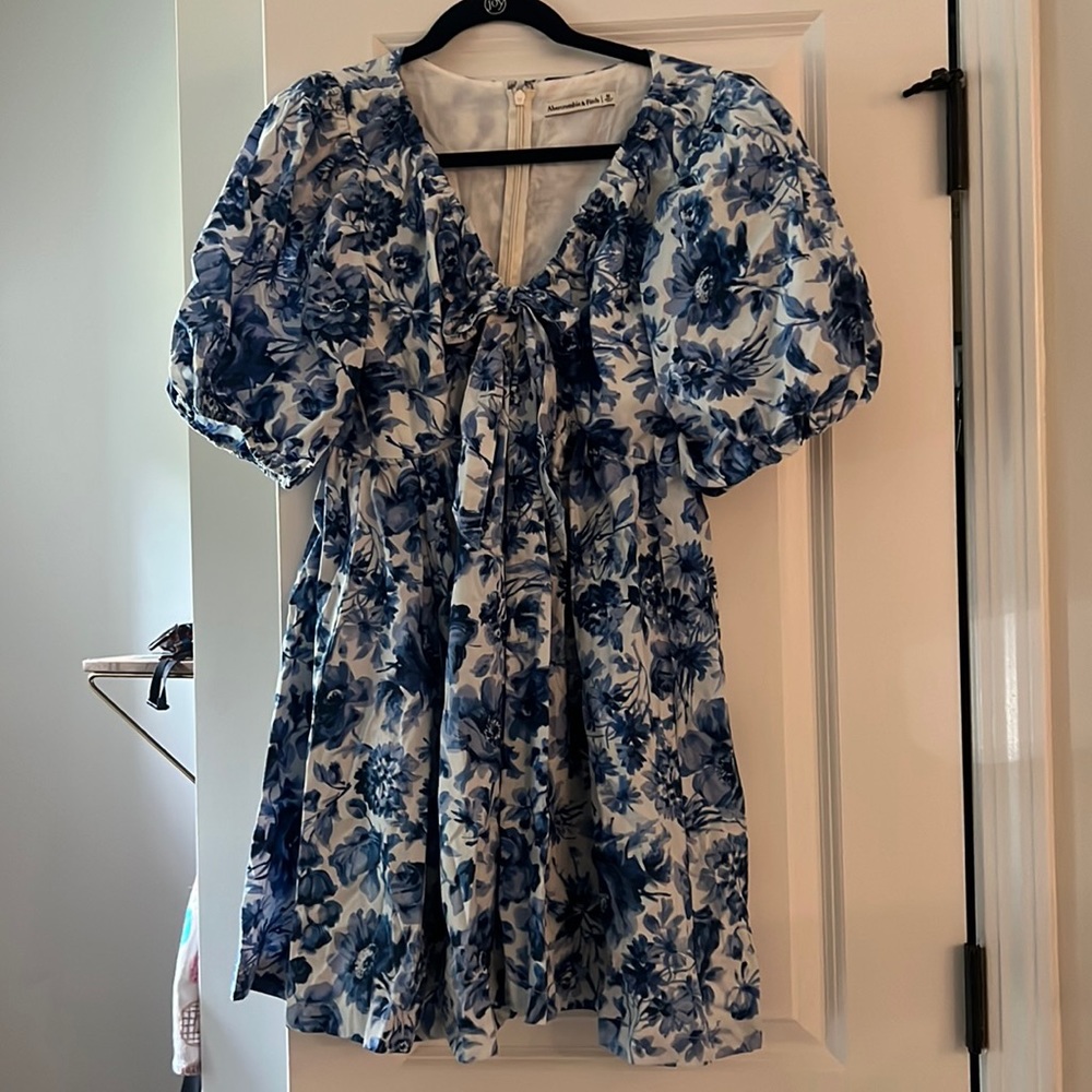 Abercrombie & Fitch puff sleeve mini dress